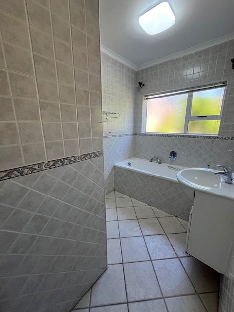 4 Bedroom Property for Sale in Menkenkop Western Cape